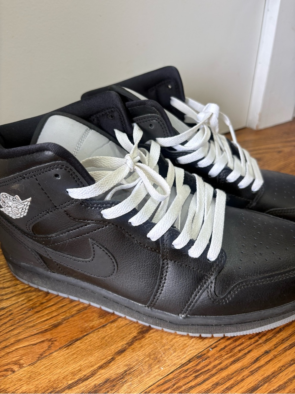 Nike Air Jordan 1 Mid SE Black Metallic Reimagined HV5177 010 Men's size 8.5 - Picture 2 of 8